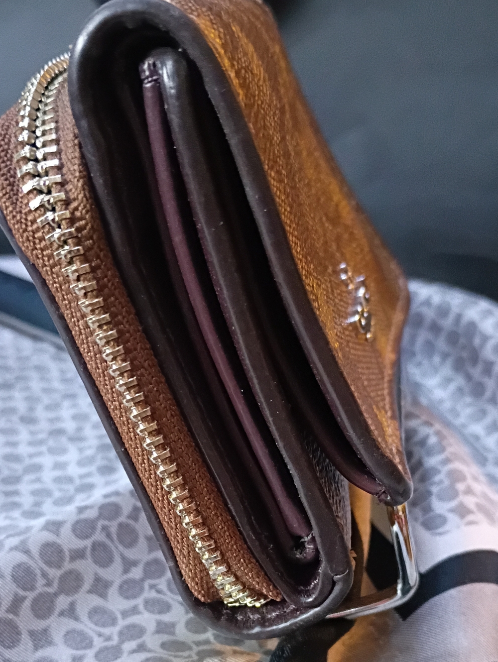 Coach Signature Wallet - Picture 4 of 13